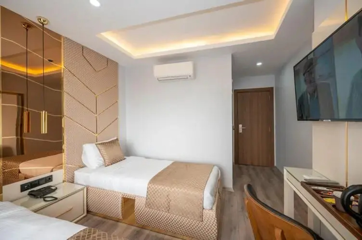 Luxury Airport Hotel by Zazzoni