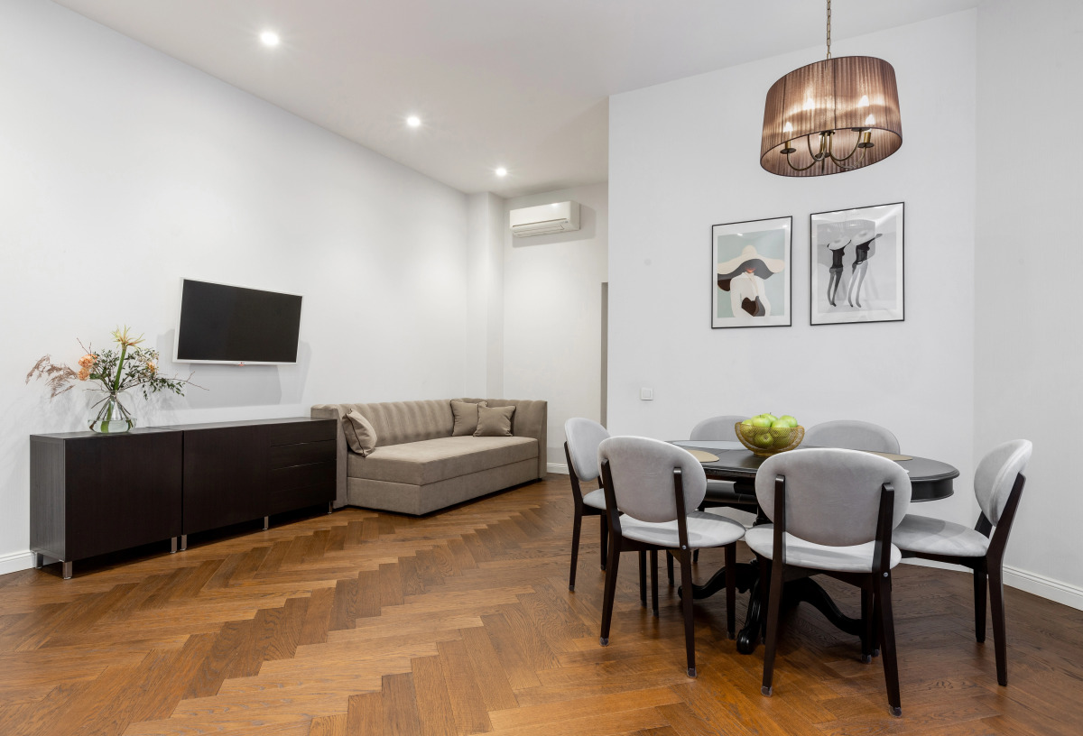 Апартаменты 4-комнатные HomeApart К.Маркса, 30