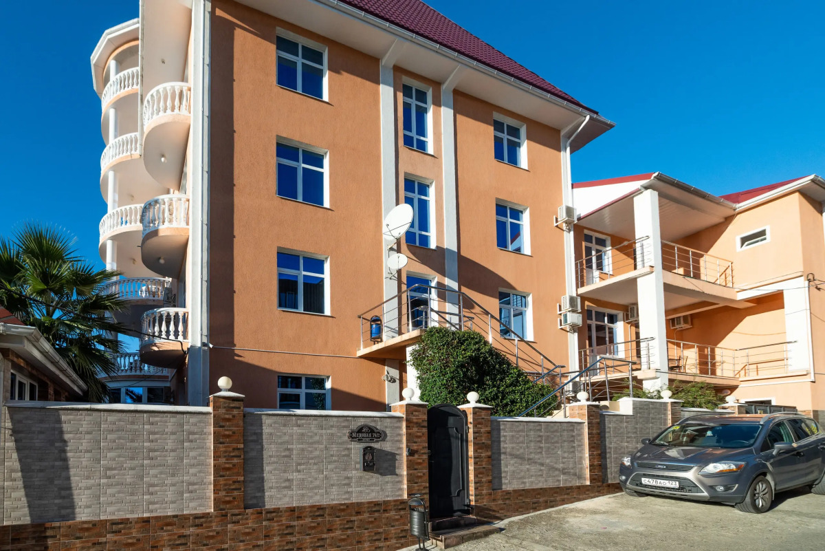 Отель Возрождение