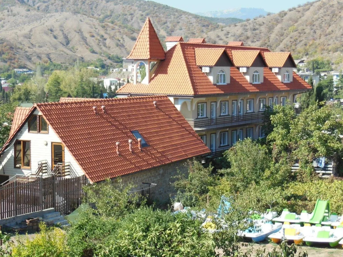 Отель Лучистая