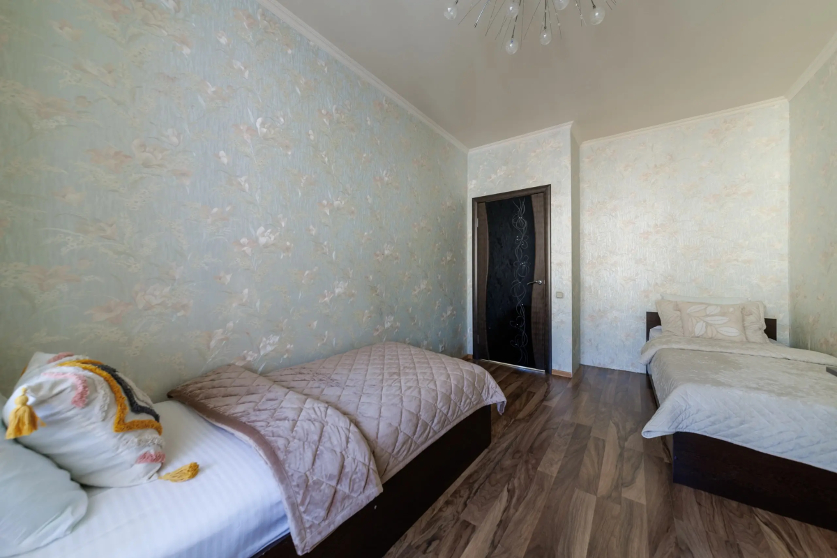 Апартаменты с 3 спальнями на Моисеенко 5 - 8 человек