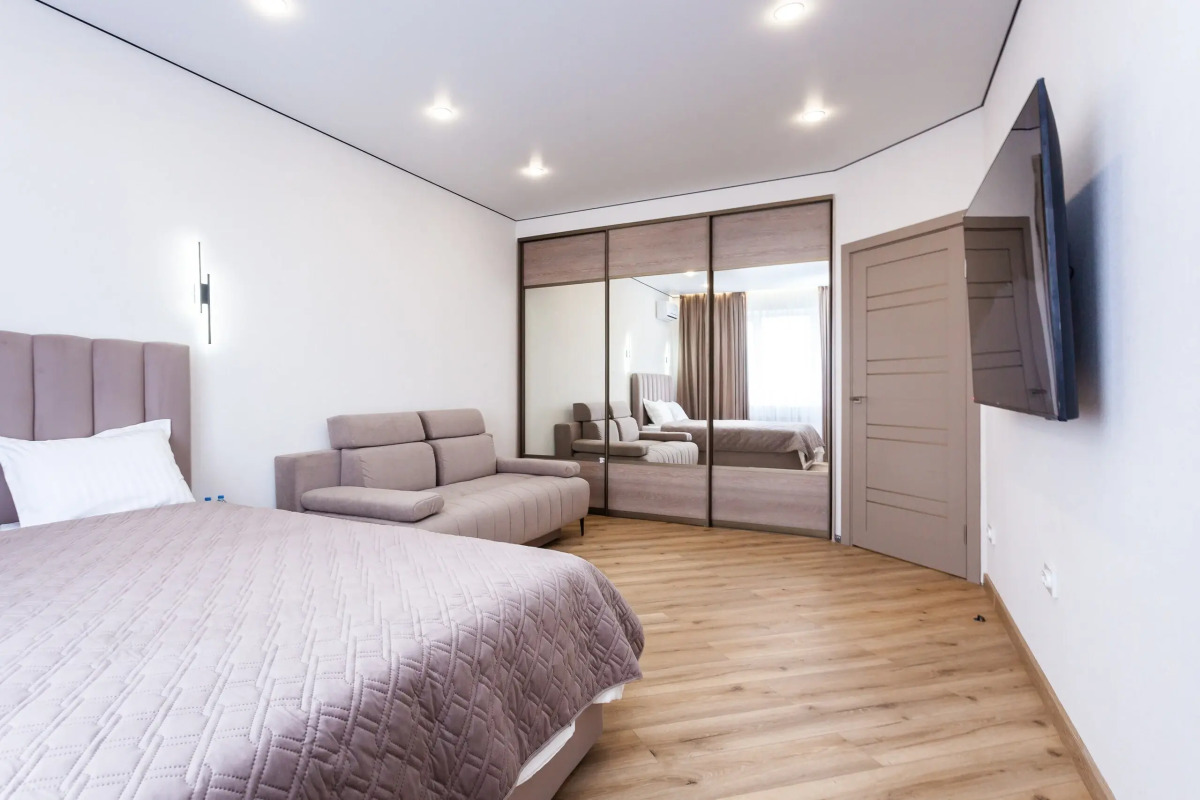 Апартаменты рядом с Парком Галицкого на улице имени Жлобы 139