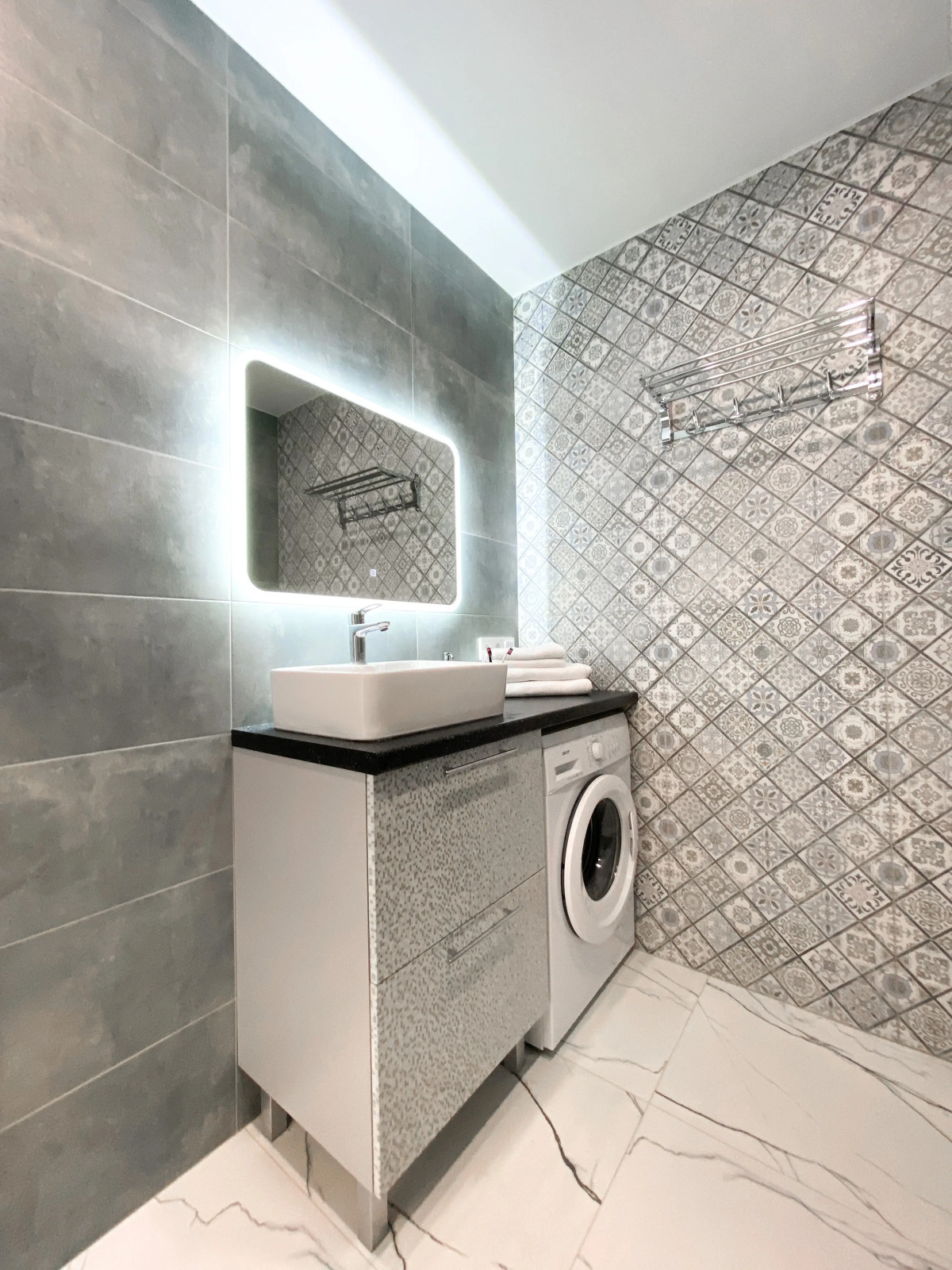 Апартаменты-студия 30 кв.м. с двуспальным диваном и балконом, с 3 по 6 этаж