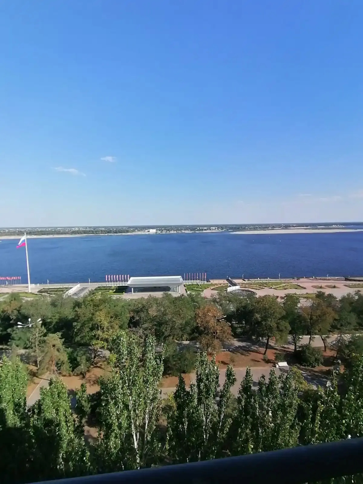 Трёхкомнатные апартаменты на Маршала Чуйкова