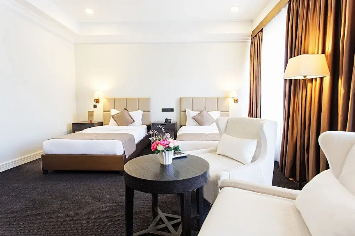 Отель Ambassador