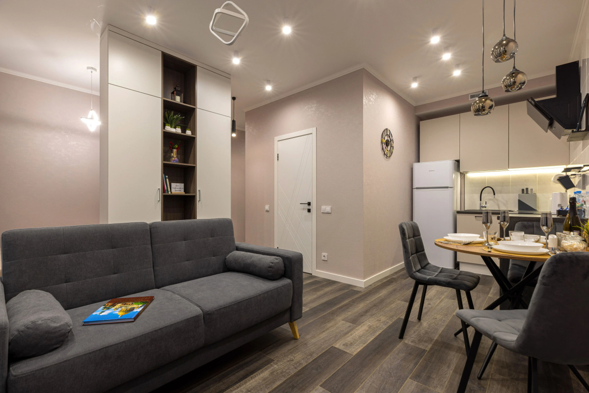 Квартира Дизайнерская Студия на Три Окна Feel At Home у Невского Проспекта