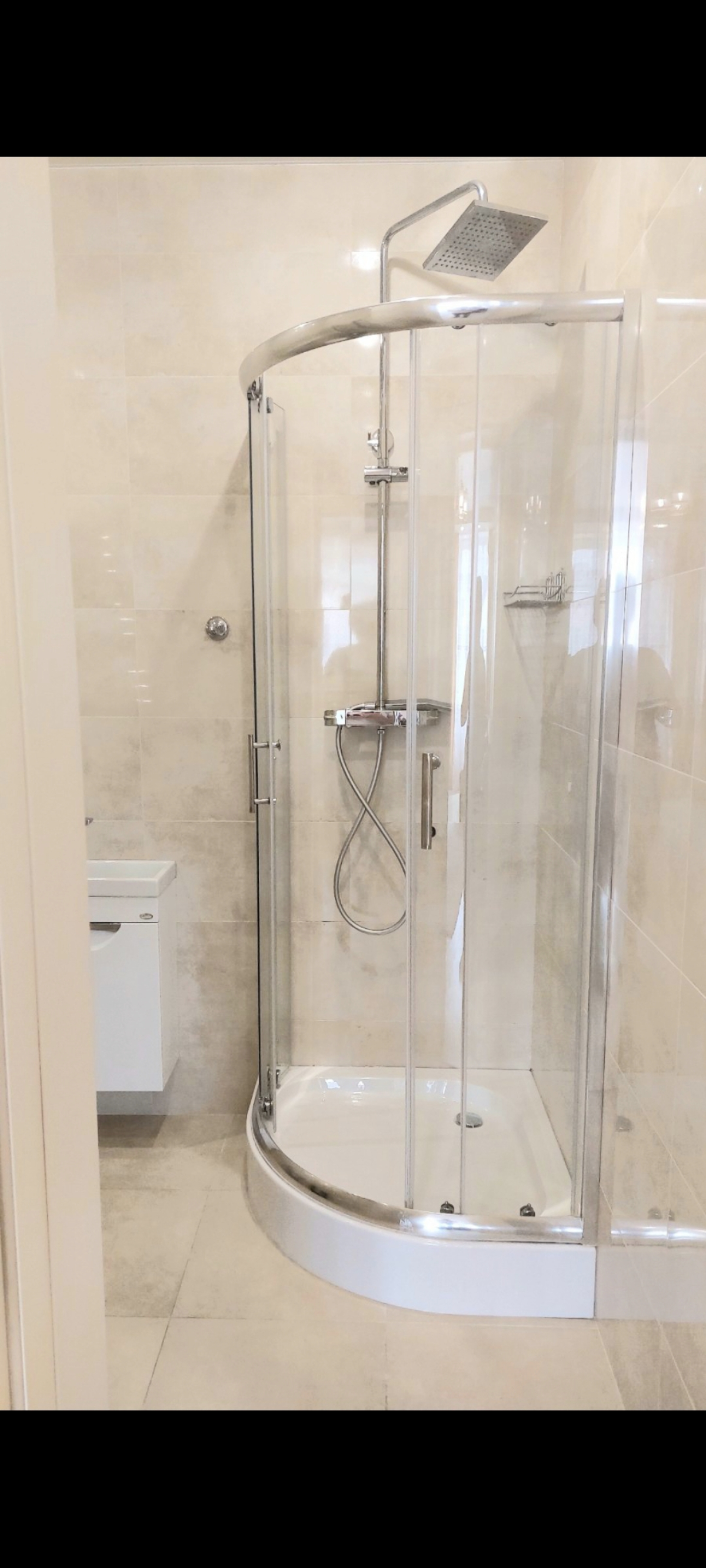 Апартаменты в центре с тремя спальнями на Червякова 55 рядом с парком Победы