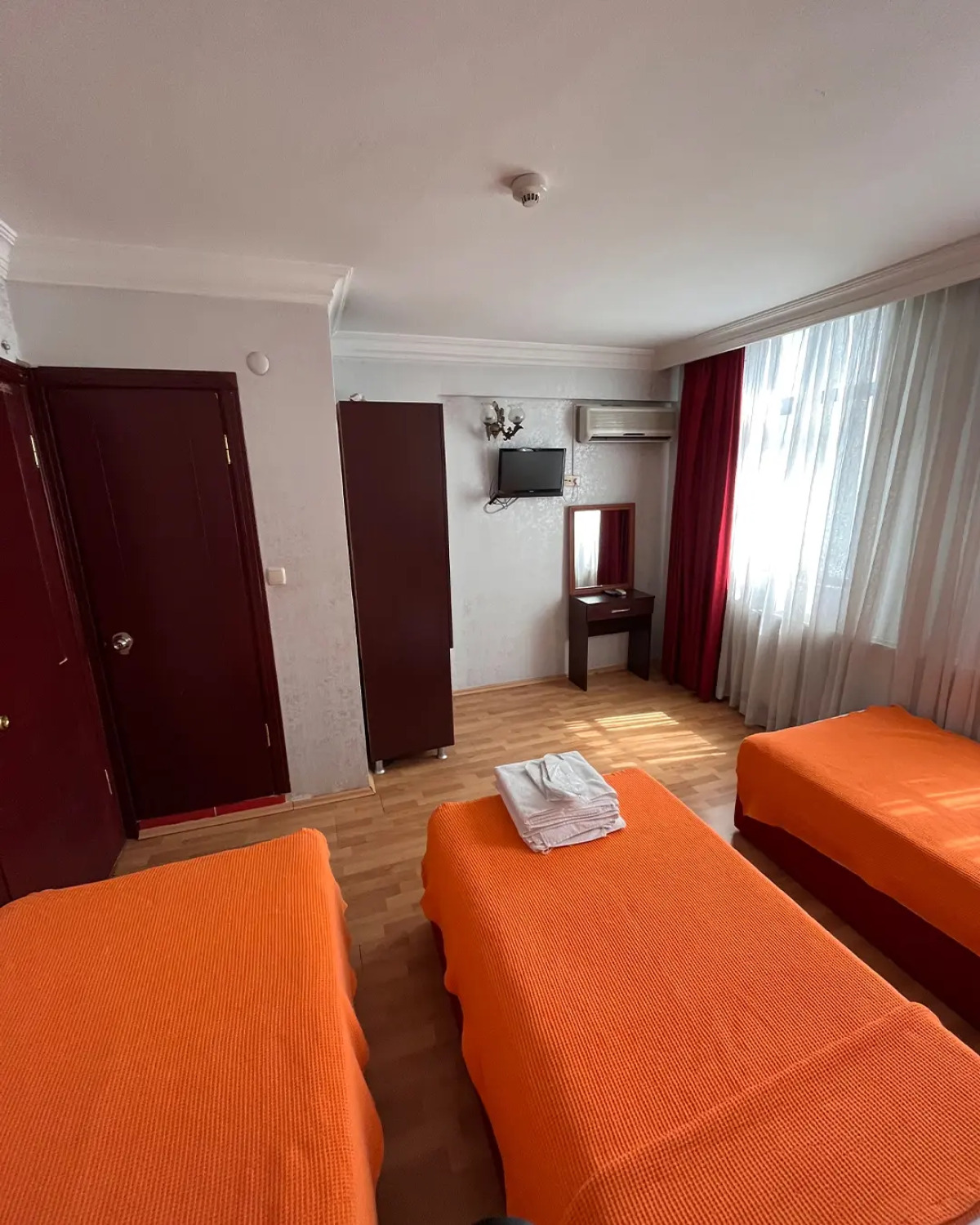 Отель Red White