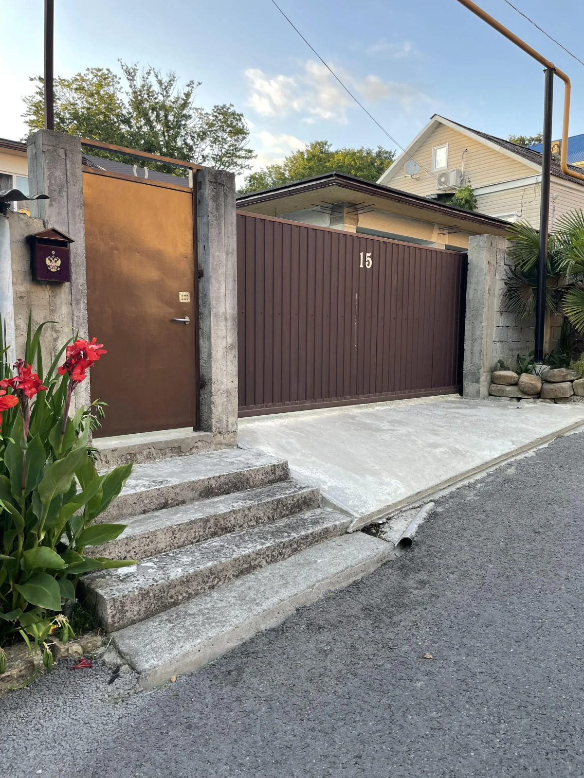 Апартаменты Стандартные трехместные с ванной комнатой