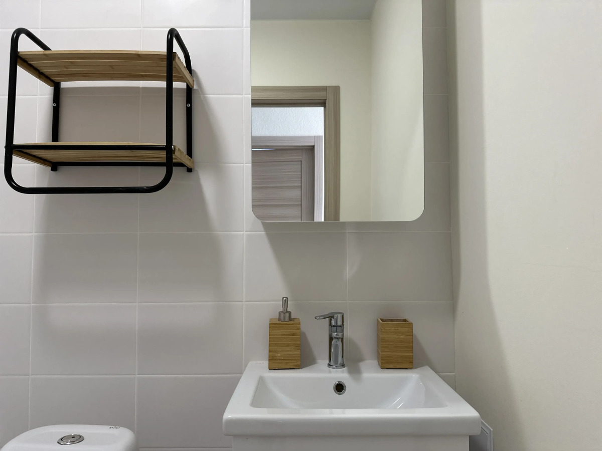 Апартаменты Элитные на берегу реки Тура с видом на Мост Влюбленных