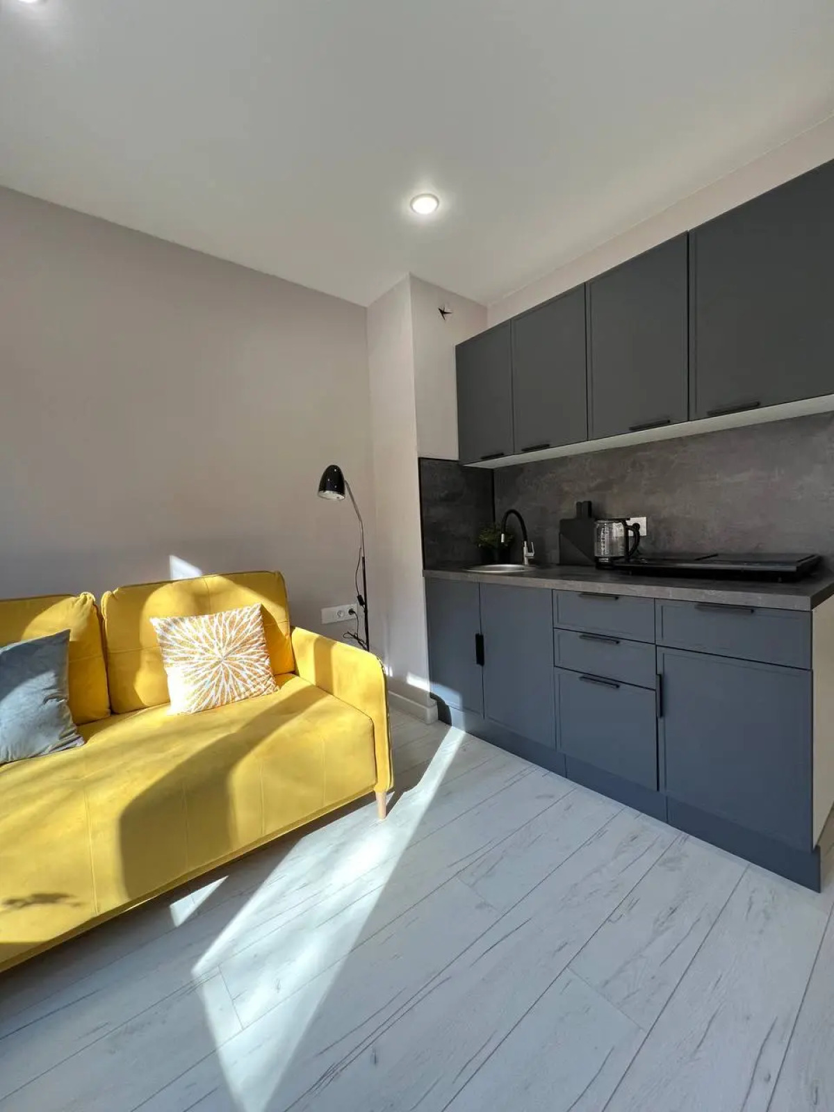 Апартаменты Яркие апартаменты Yellow у метро Кузьминки