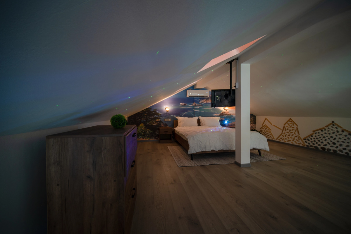 Частный Дом с Бассейном Мансардой и Видом на Горы