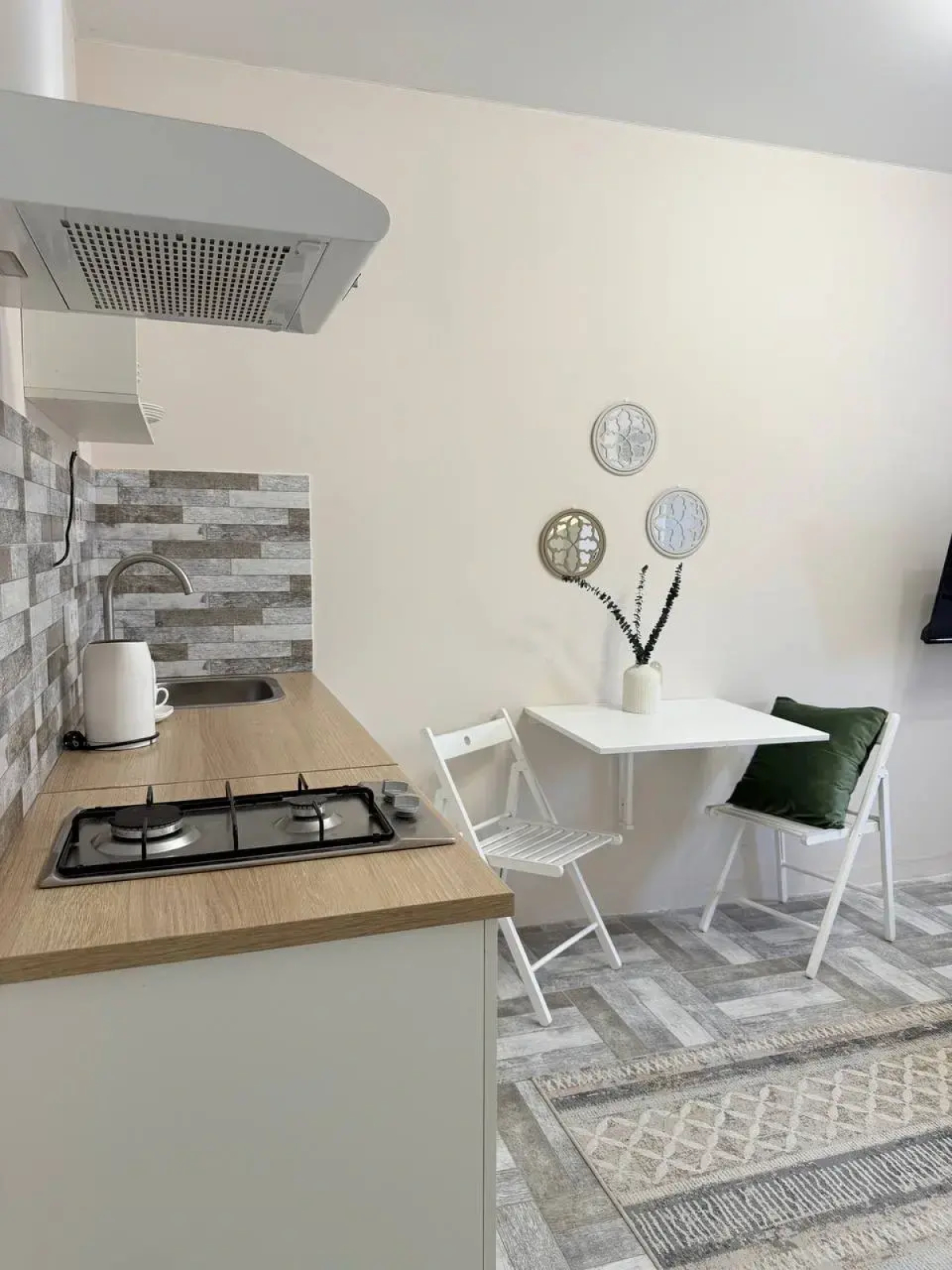 Квартира Комфортная Студия возле Моря на цокольном этаже