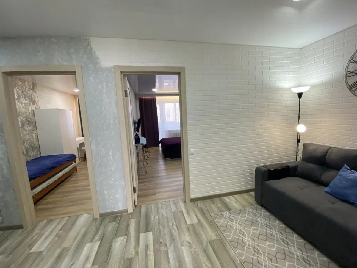 Квартира четырехкомнатная на Цюрупы, 84