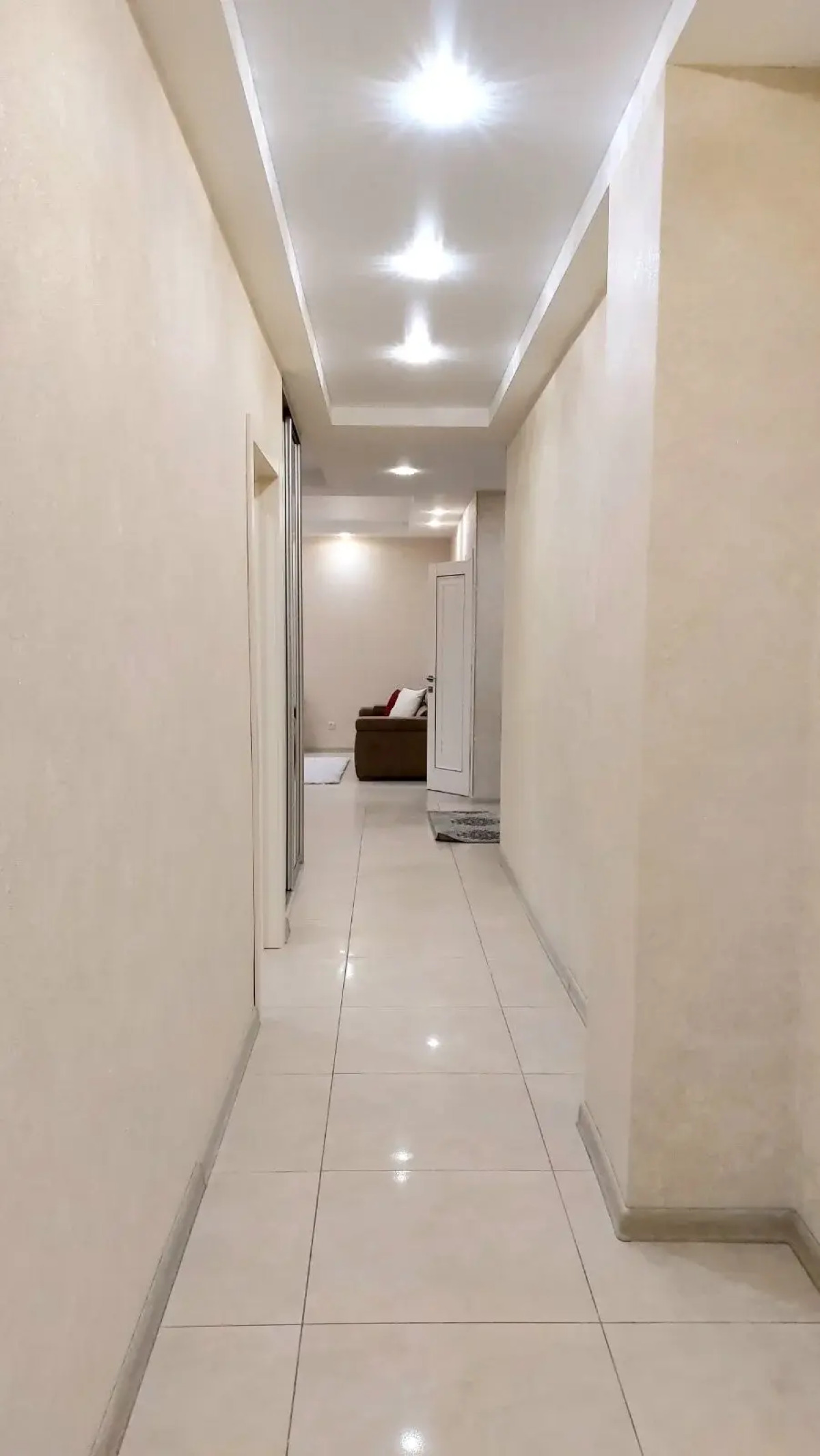 Апартаменты в центре с тремя спальнями на Червякова 55 рядом с парком Победы