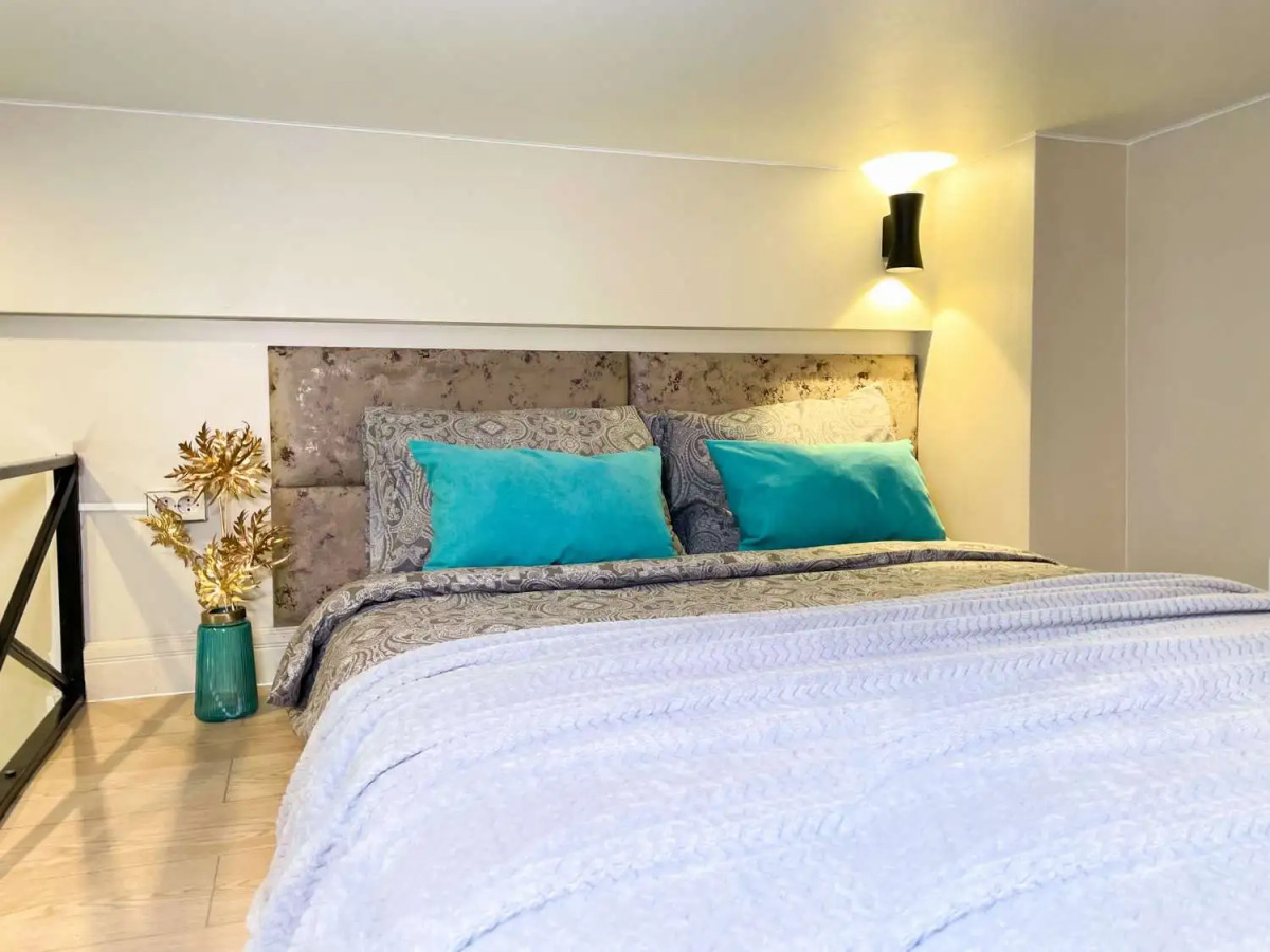 Апартаменты Стильная 2х-уровневая Cтудия рядом с метро Тульская