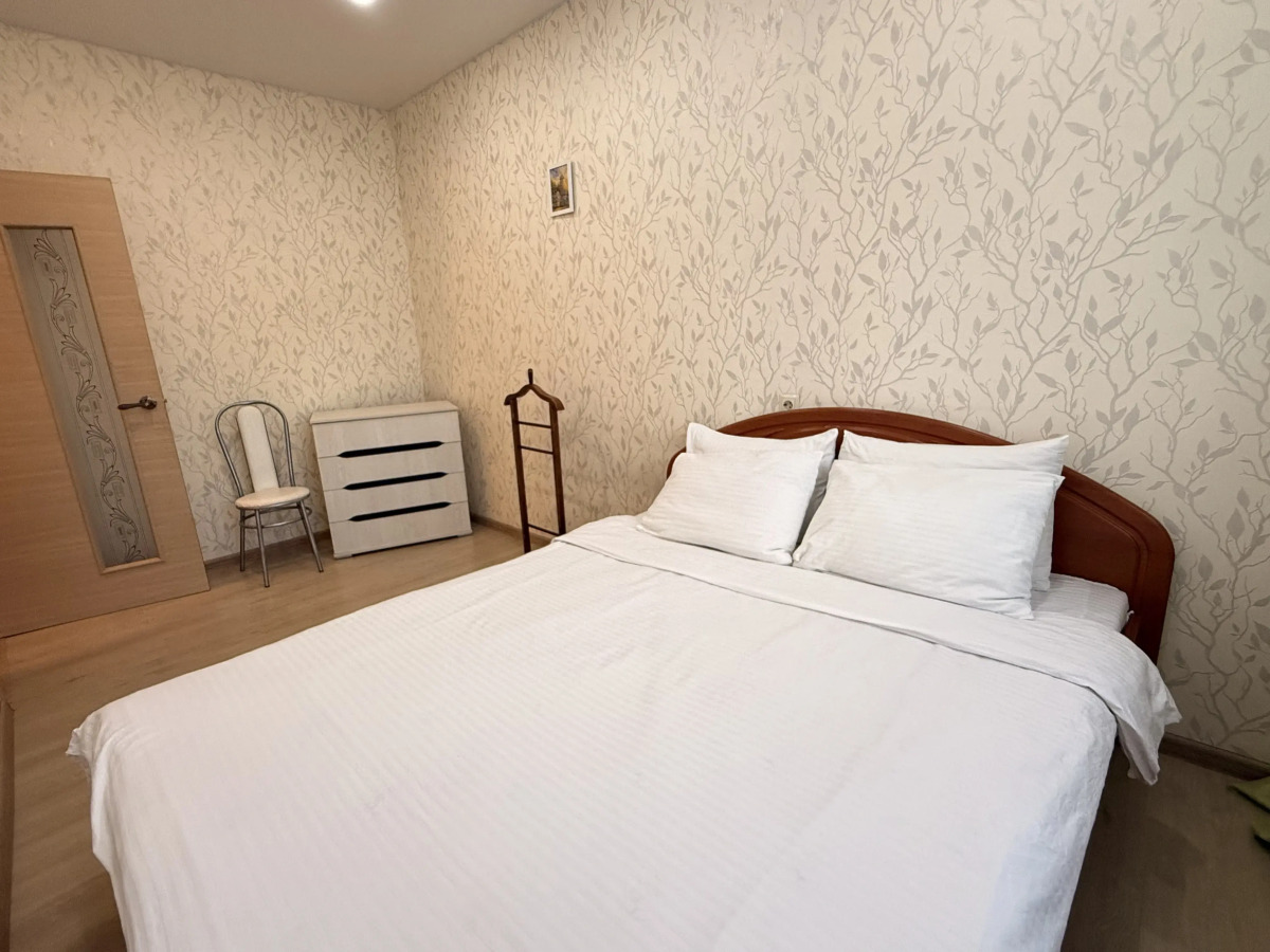 Квартира Трехкомнатная А. Невского 19