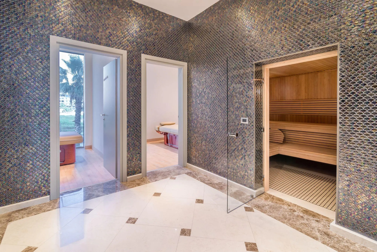 The Grand Gloria Отель