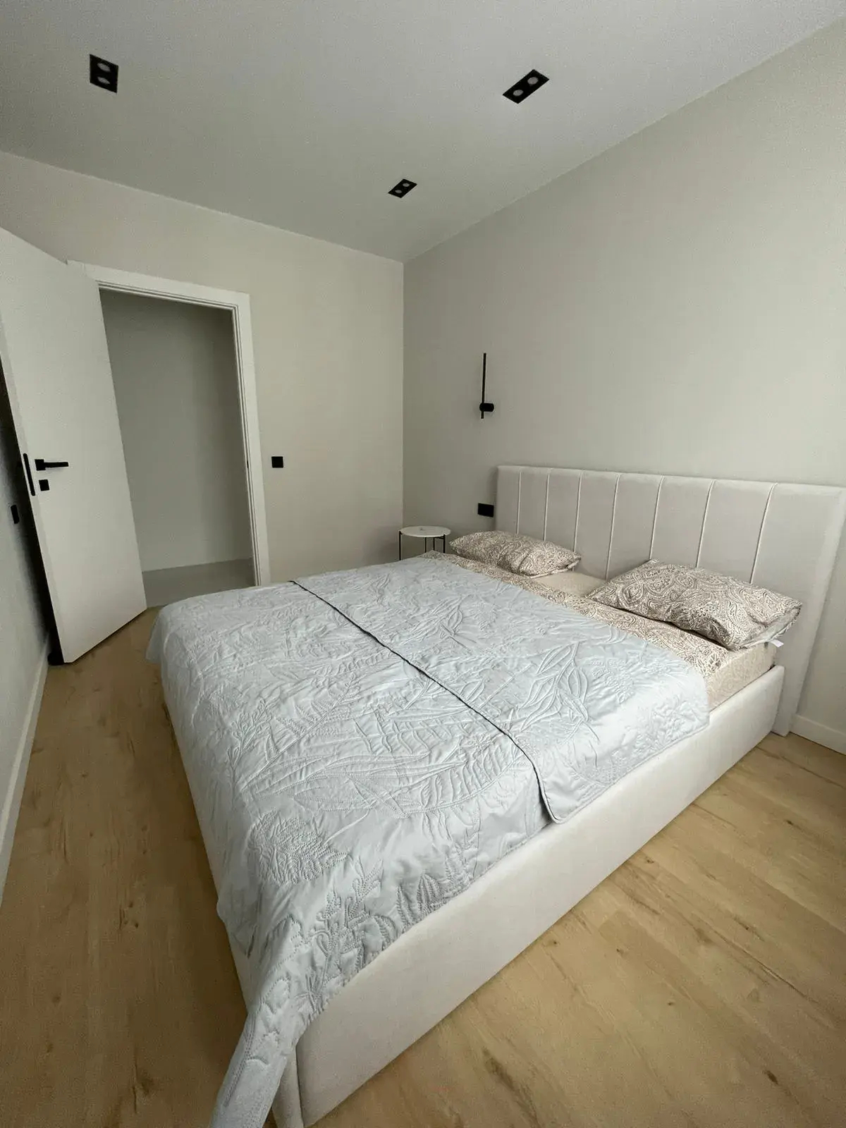 Квартира Просторная трёхкомнатная квартира с видом на реку