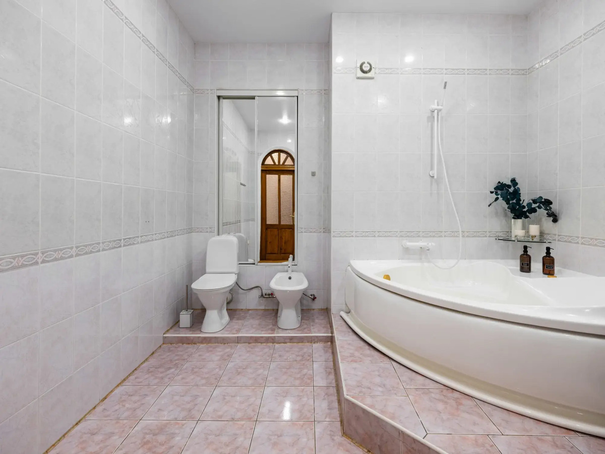 Квартира GM Apartments Новая и тихая Трехкомнатная на Тверской