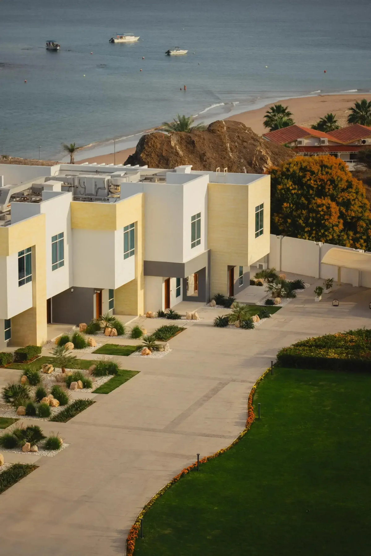 Курортный отель Royal M Al Aqah Beach Resort by Gewan