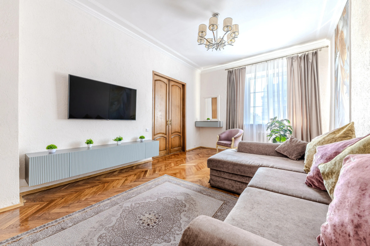 Квартира Трехкомнатная на Проспекте Независимости 23