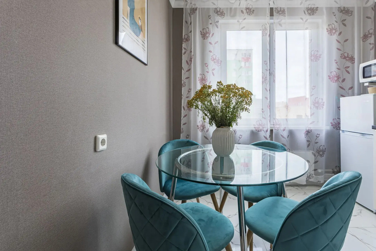 Апартаменты однокомнатные на ул.Бурнаковской 81, м.Сова-Дом