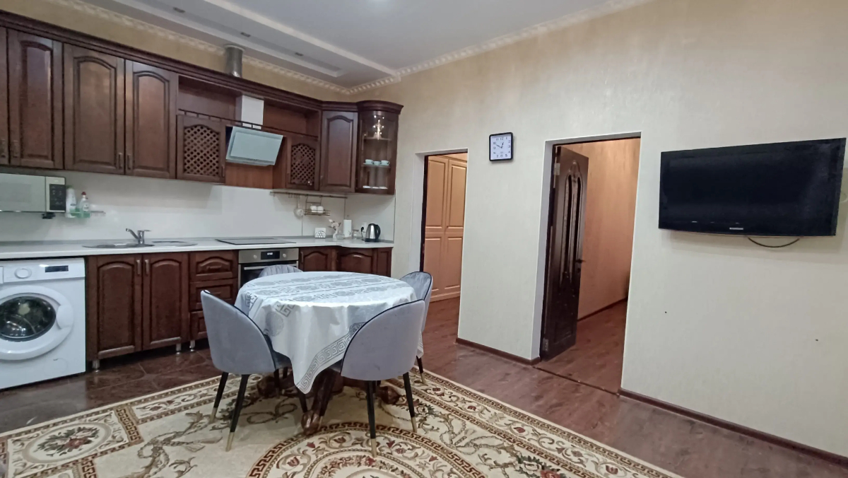 Квартира с двумя спальнями в курортной зоне рядом с Верхним рынком