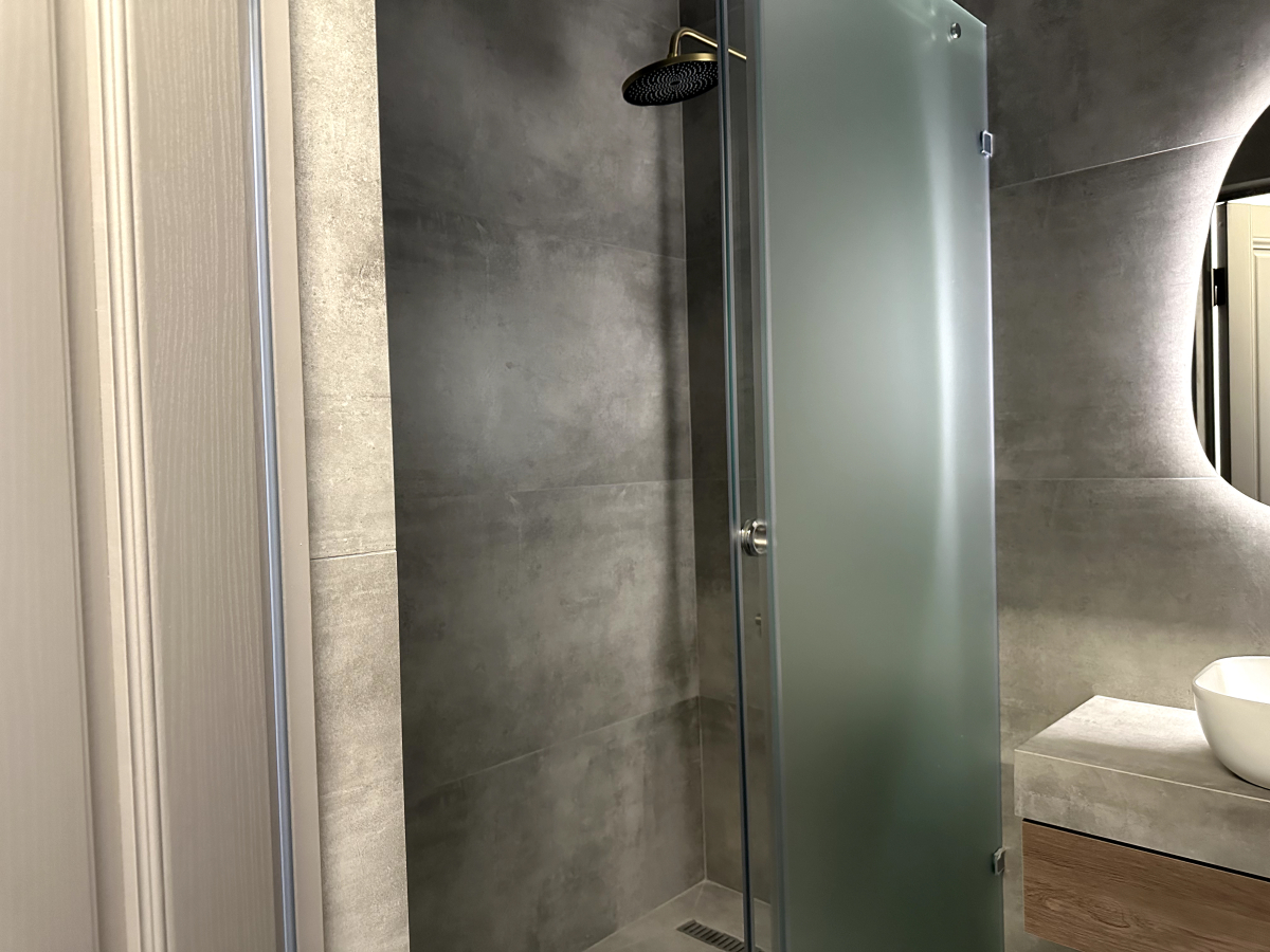 Апартаменты "Эленика" Двухкомнатая квартира в Махачкале с видом на озеро и мечеть