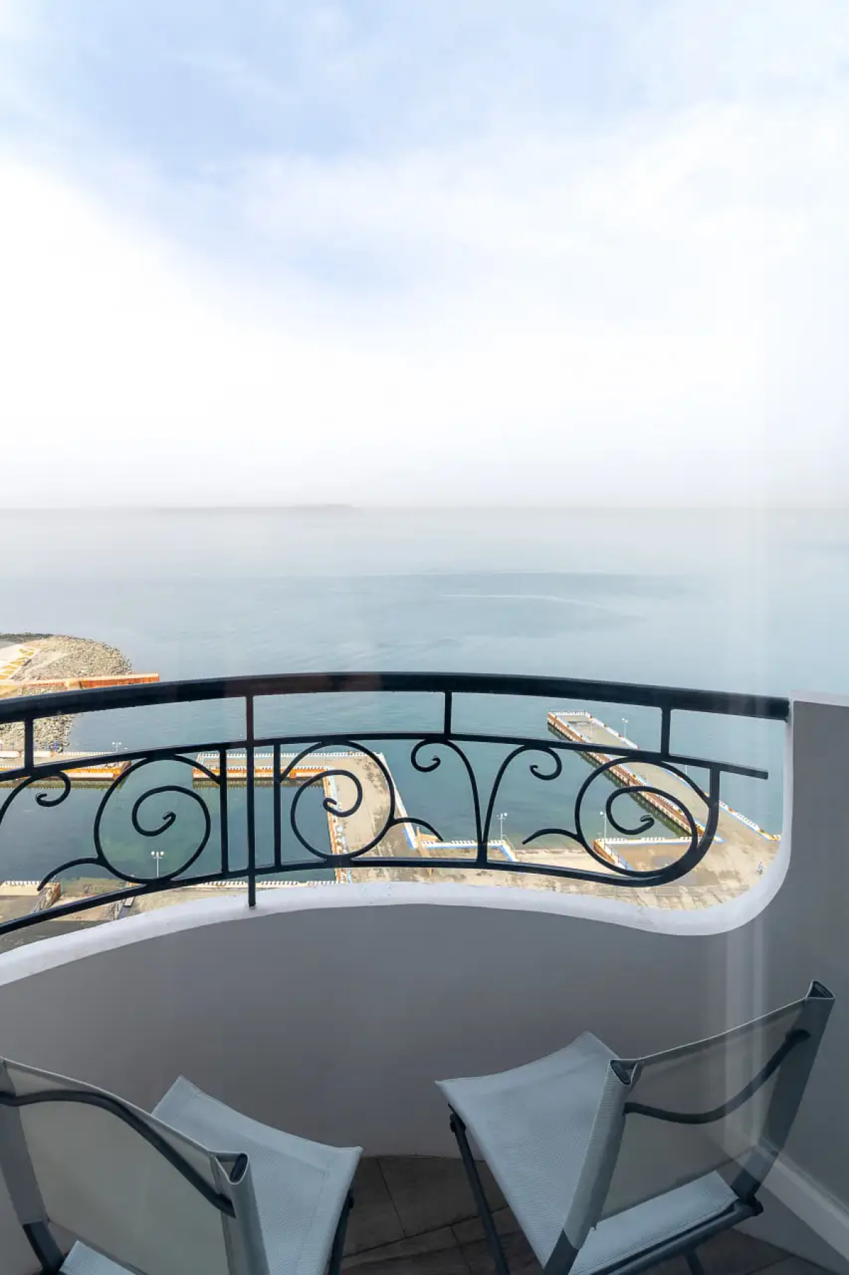 Апартаменты Apart VL на набережной с видом на море