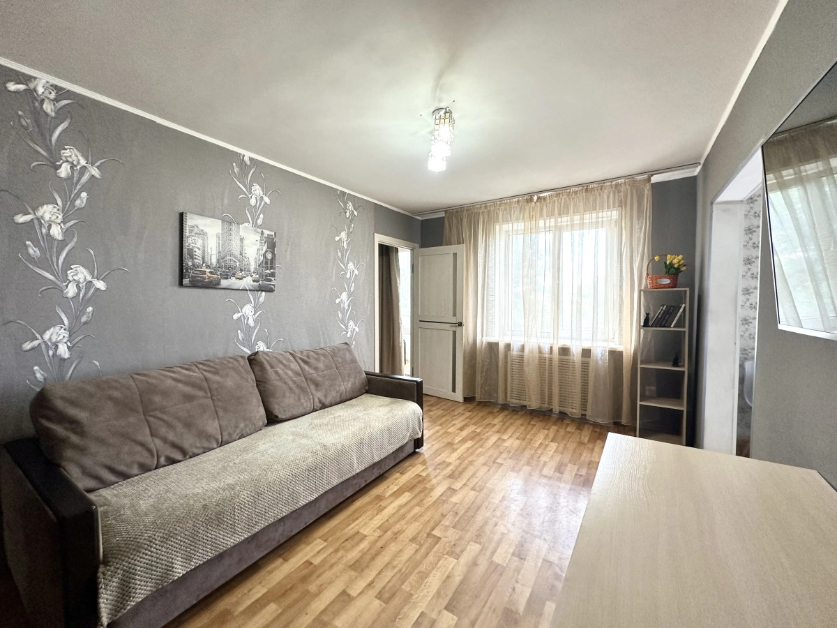 Апартаменты трехкомнатные на Океанском проспекте 140