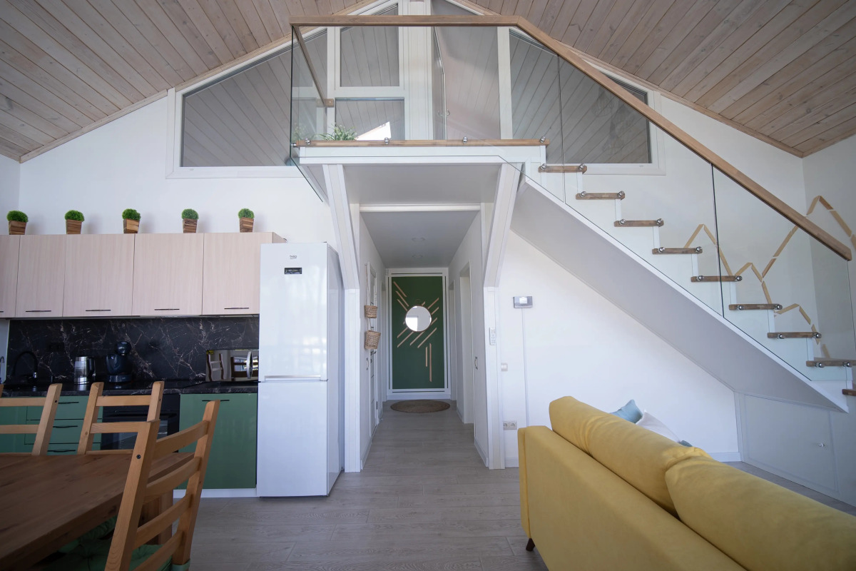 Частный Дом с Бассейном Мансардой и Видом на Горы