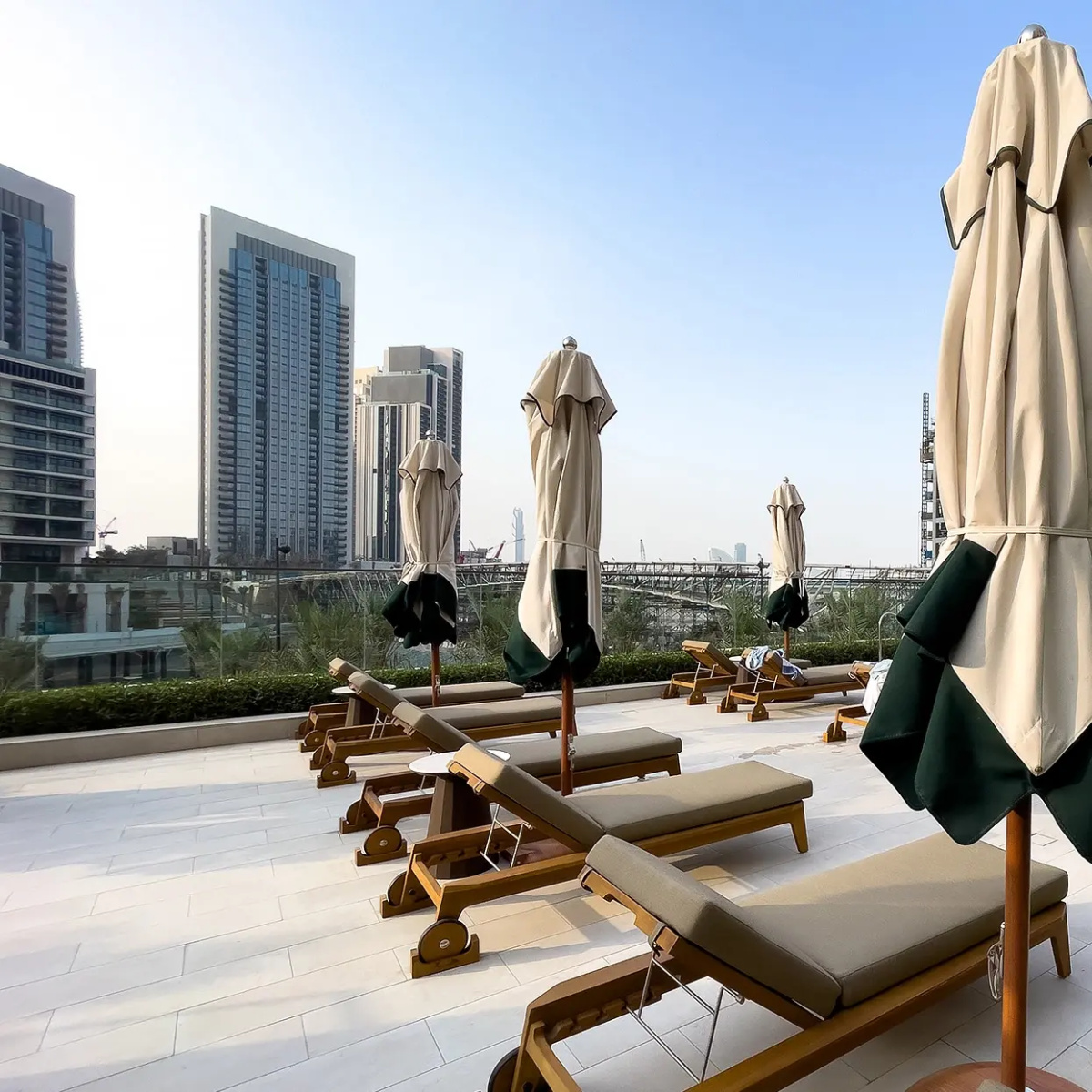 Апартаменты Сozy 1BR at Vida Residences Creek Beach