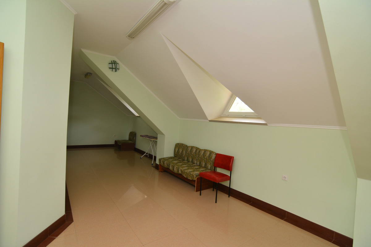 Отель Пчела