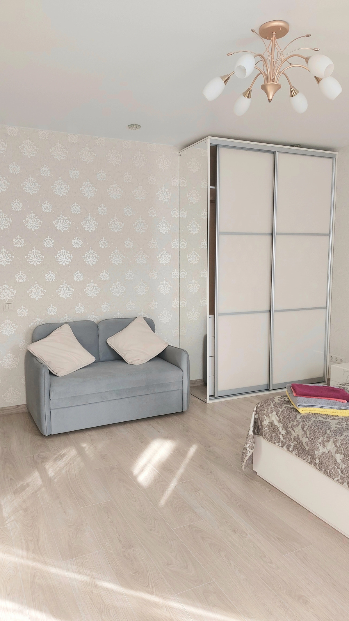 Апартаменты в центре с тремя спальнями на Червякова 55 рядом с парком Победы