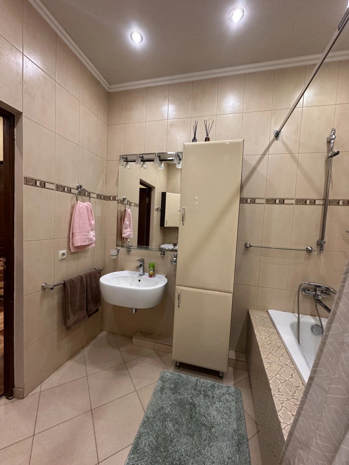 Квартира Трехкомнатная Каштановая аллея