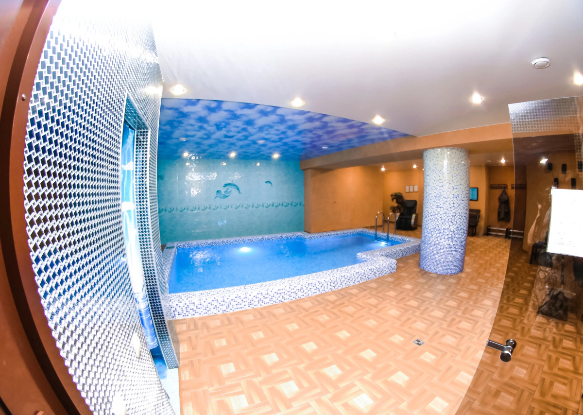 Отель Корона