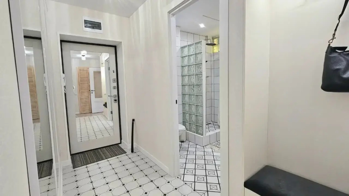 Квартира у Озера Кабан: Стильный Ремонт и Идеальное Расположение!