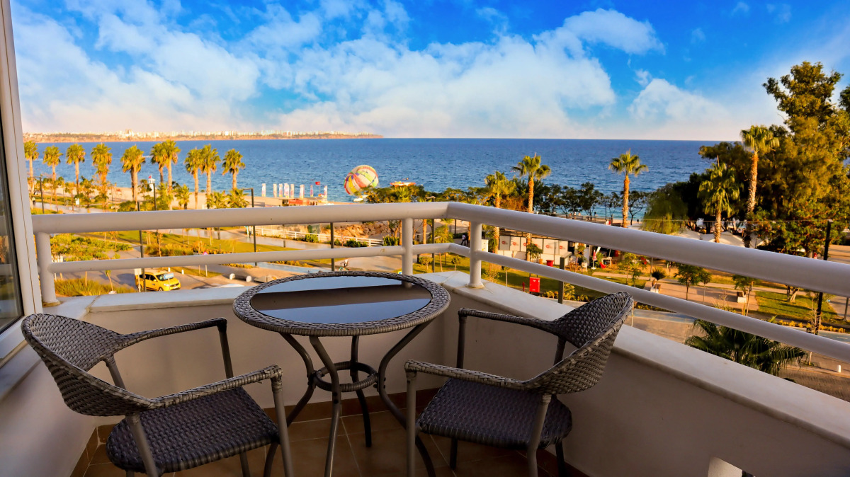 Отель The Corner Park