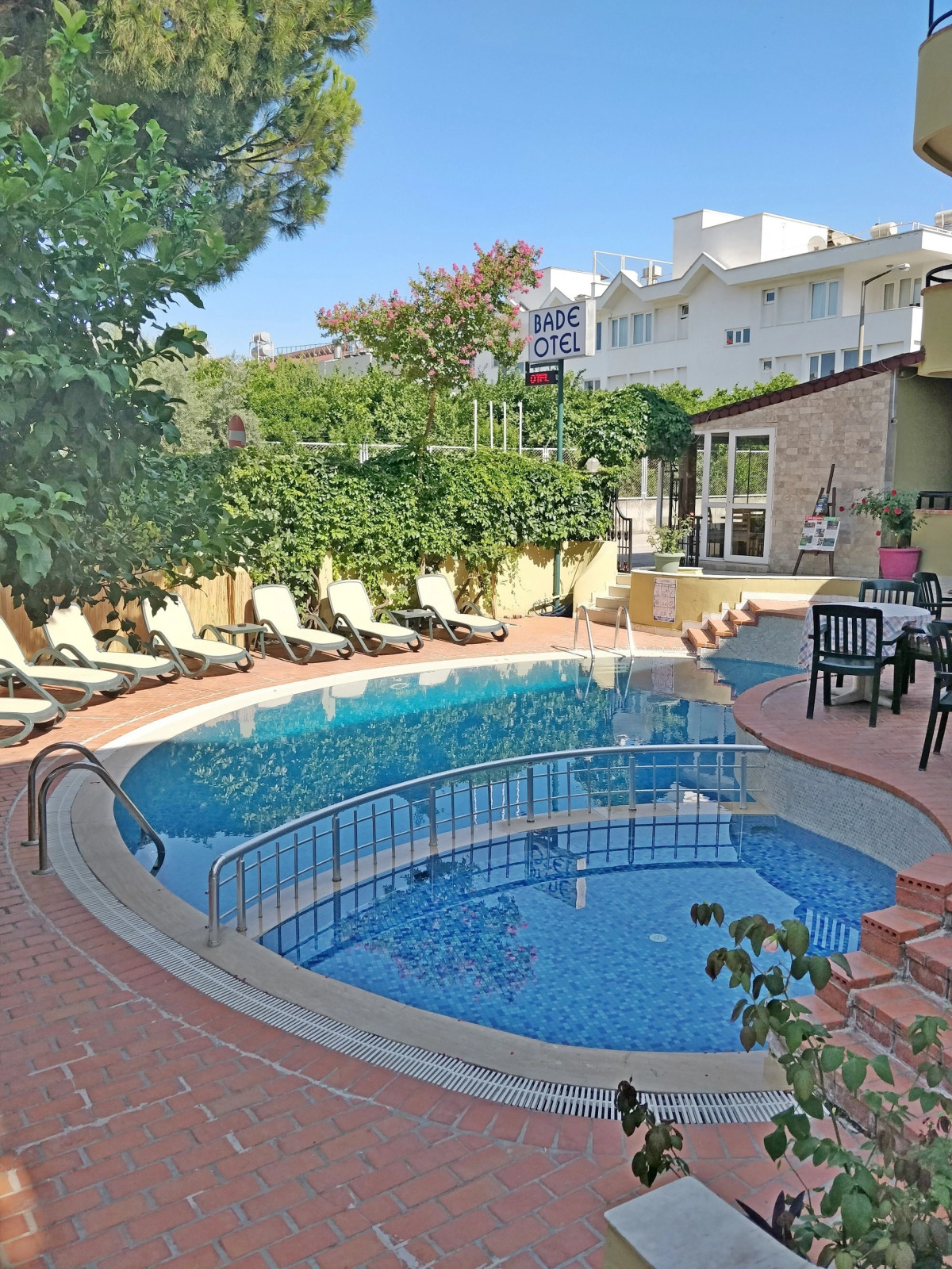 Отель Bade