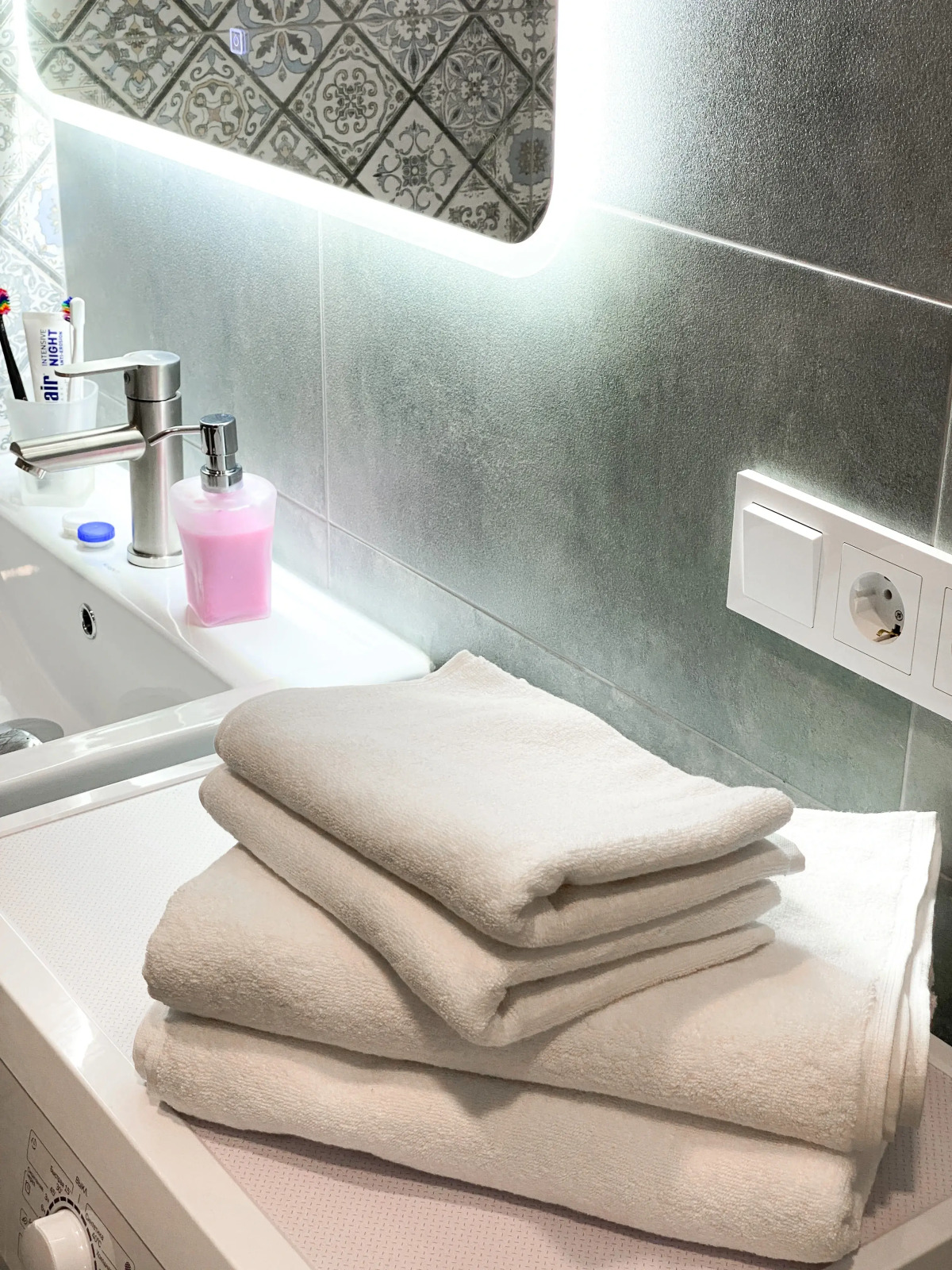 Апартаменты-студия 30 кв.м. с кроватью и балконом, с 3 по 6 этаж