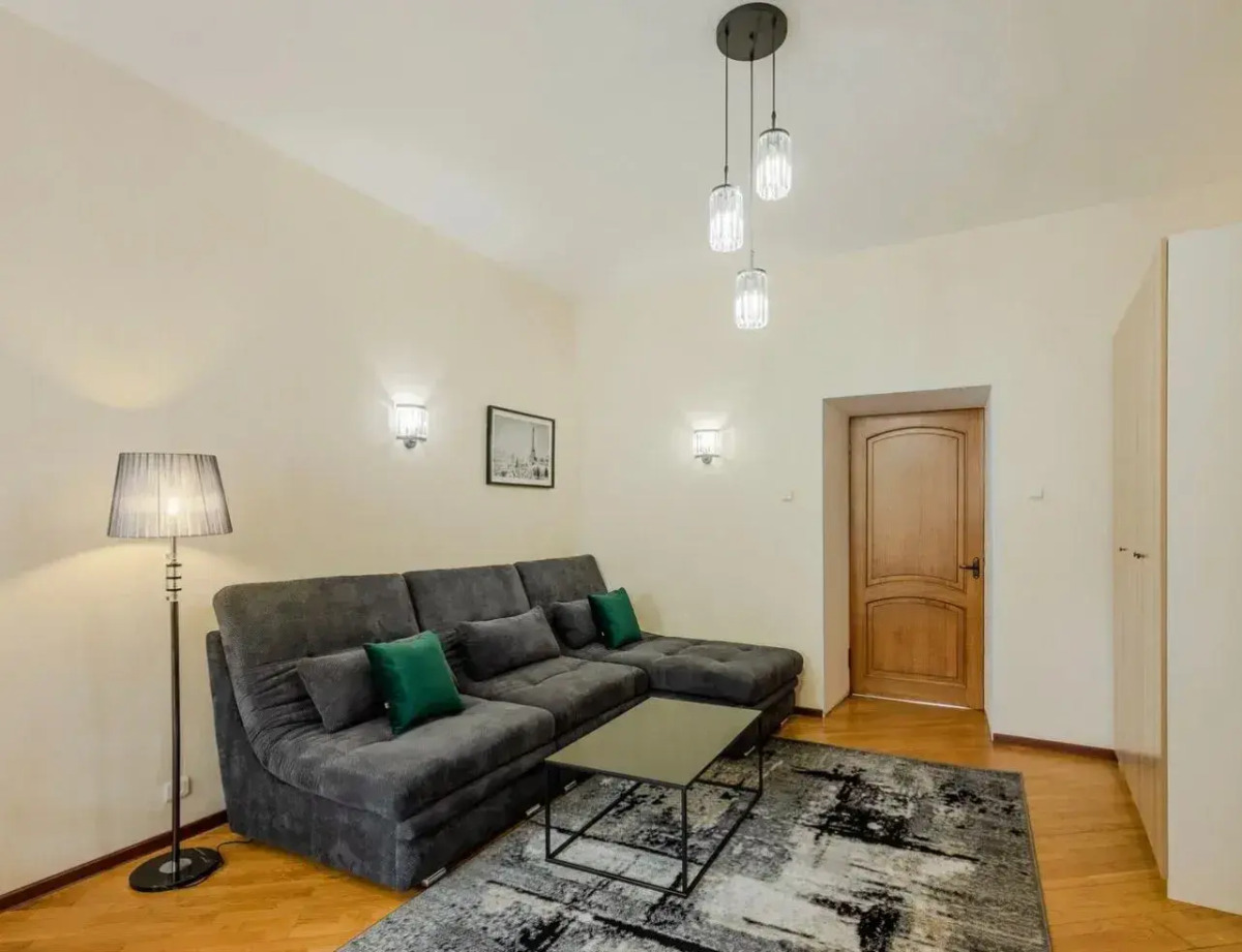 Апартаменты у Эрмитажа 12 гостей Б.Конюшенная 12