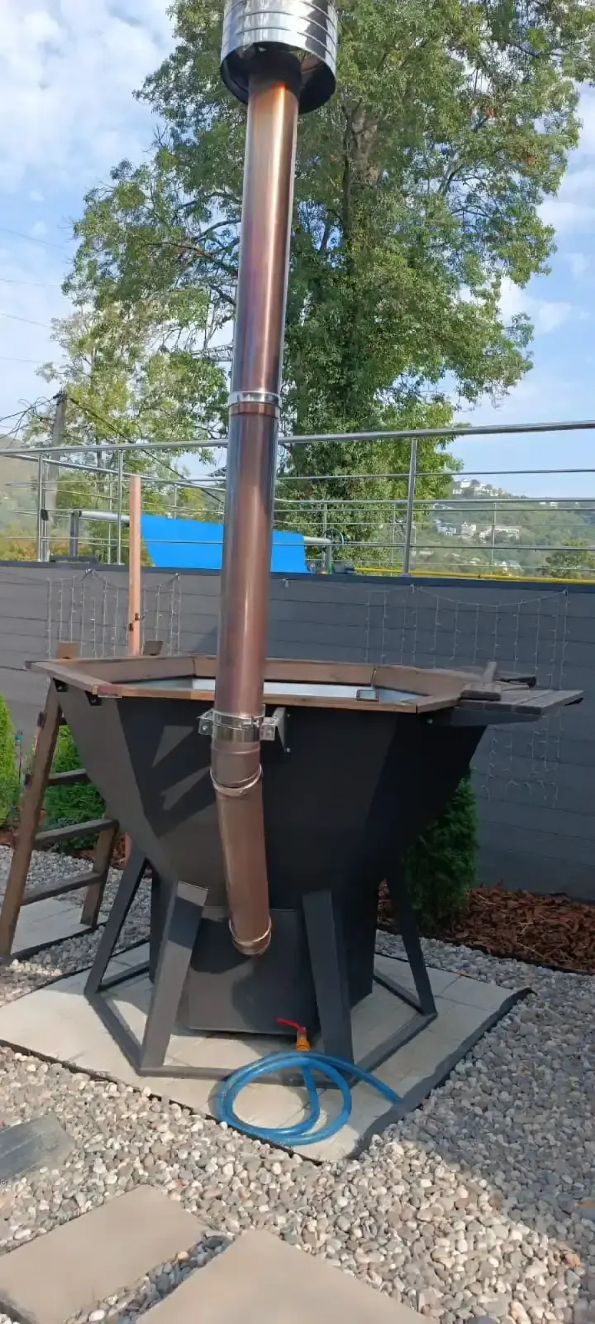 Частный Дом с Бассейном Мансардой и Видом на Горы