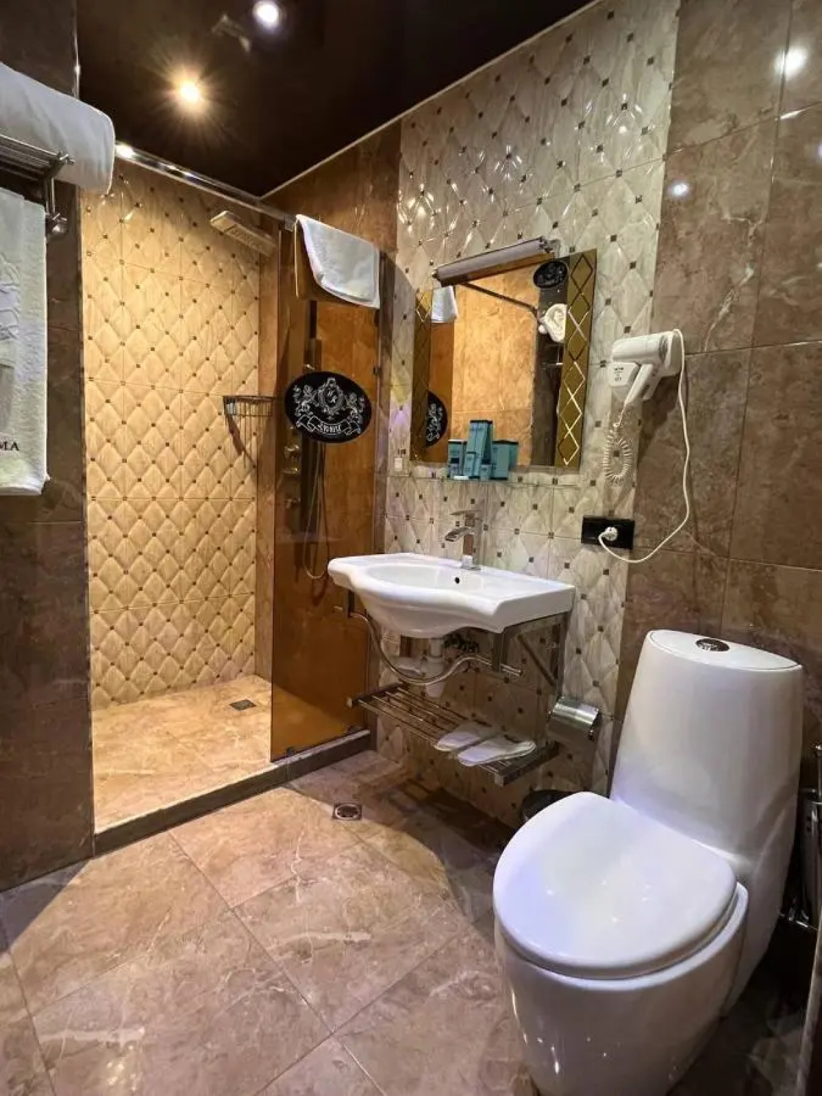 Отель Roma Yerevan & Tours