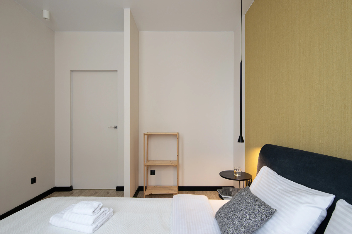 Апартаменты улучшенные в новом доме с качелей