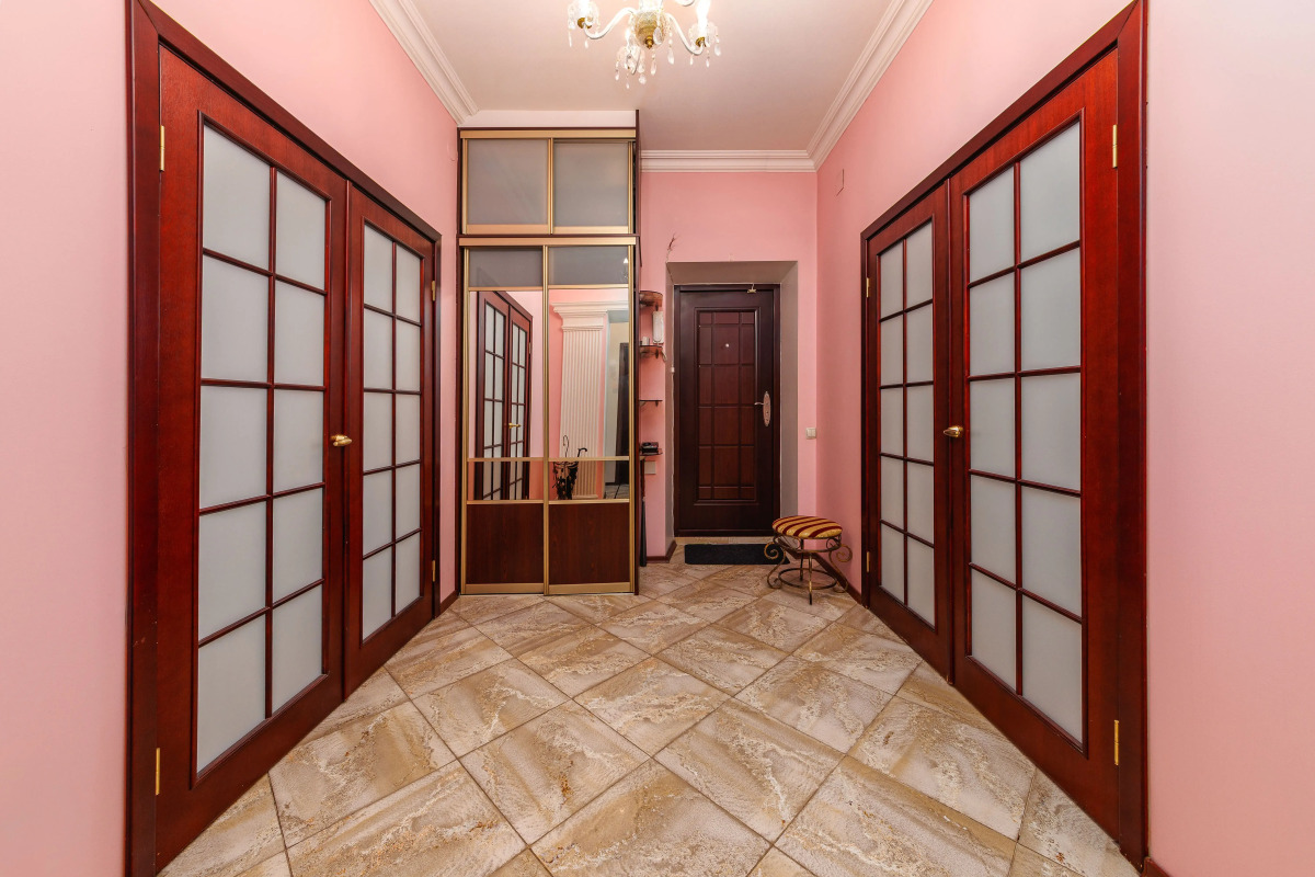 Апартаменты трехкомнатные Ladgorna на Независимости 13