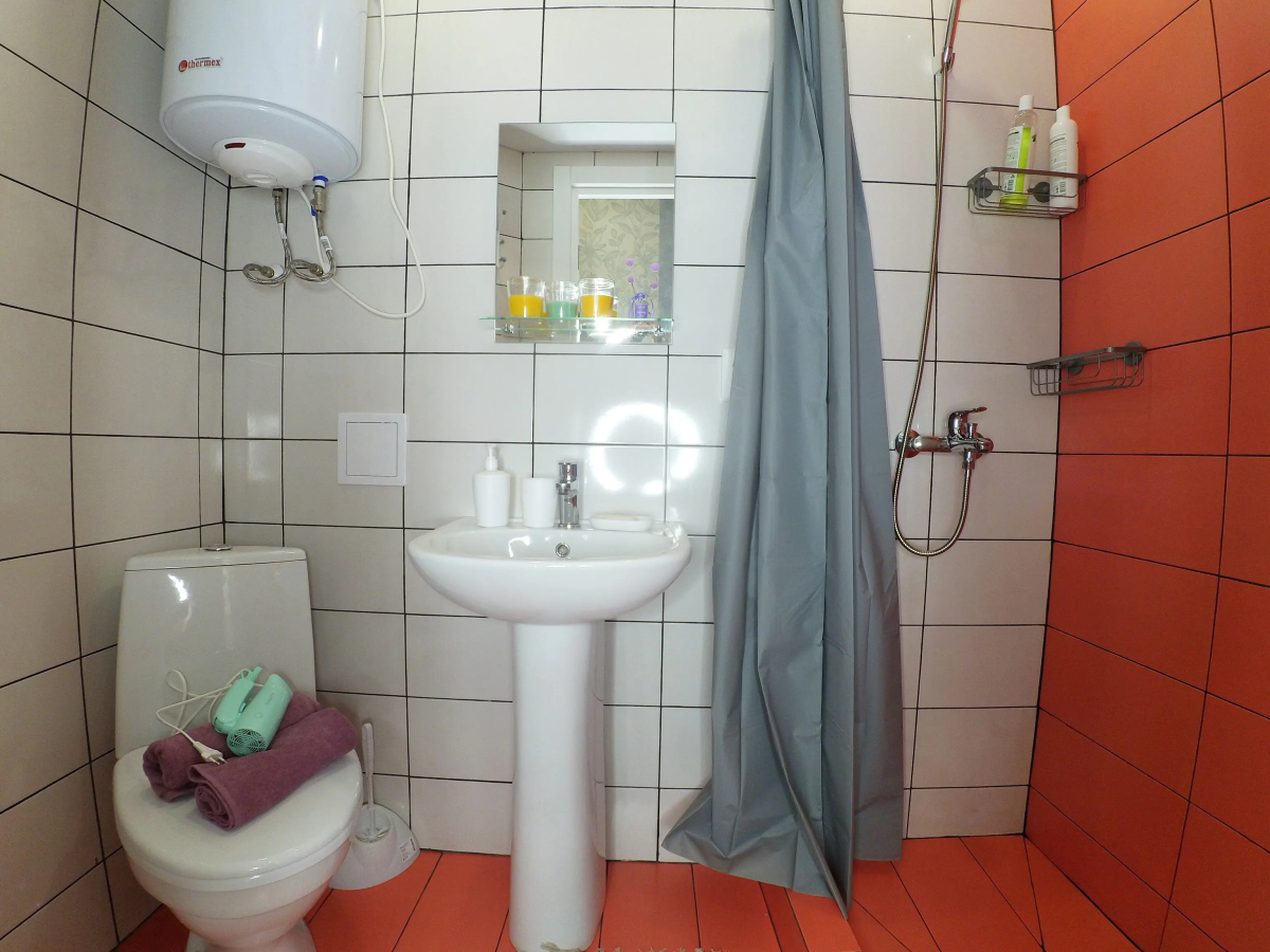 Студия 2 Тат Хаус на улице Нурсултана Назарбаева 9 в центре города у станции метро