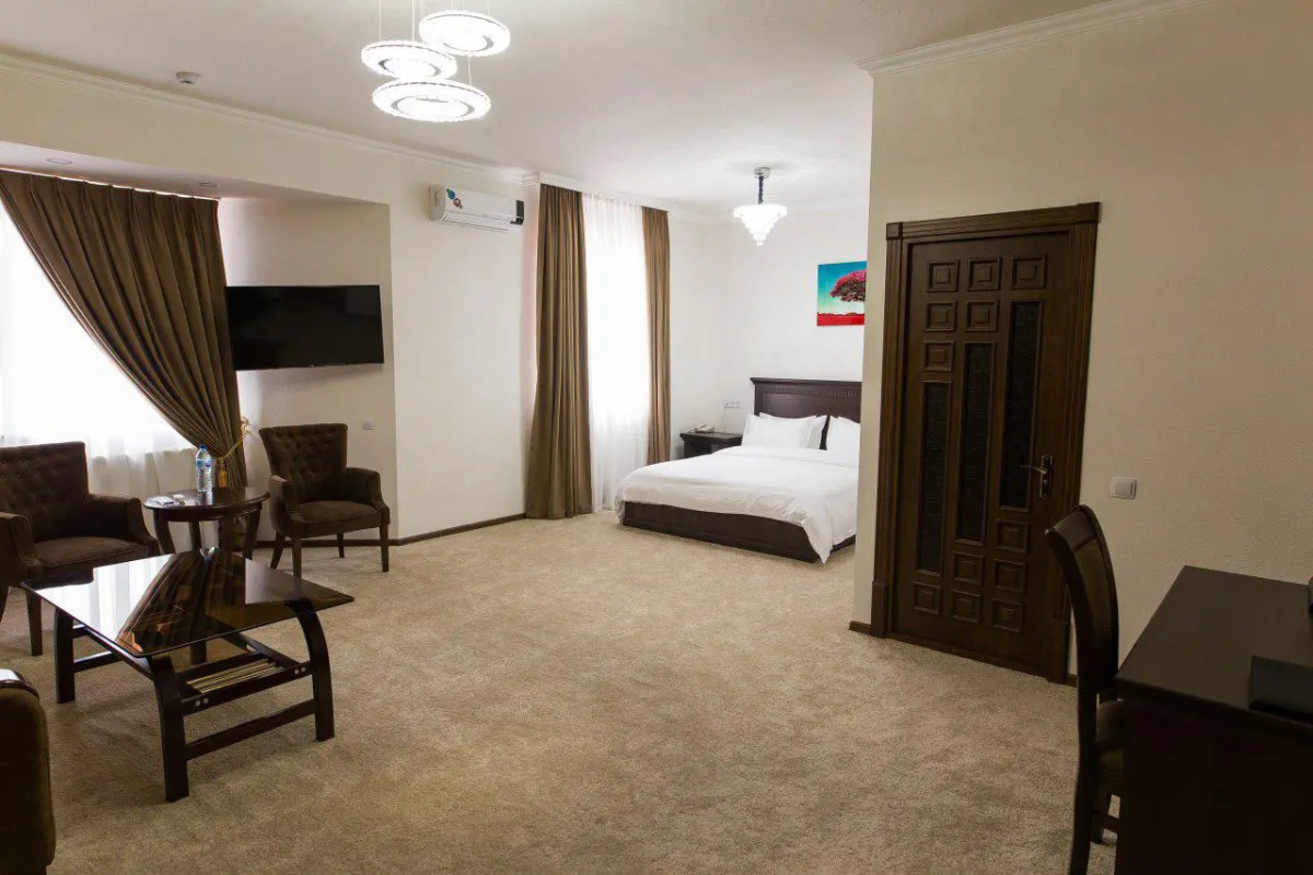 Отель Alexander