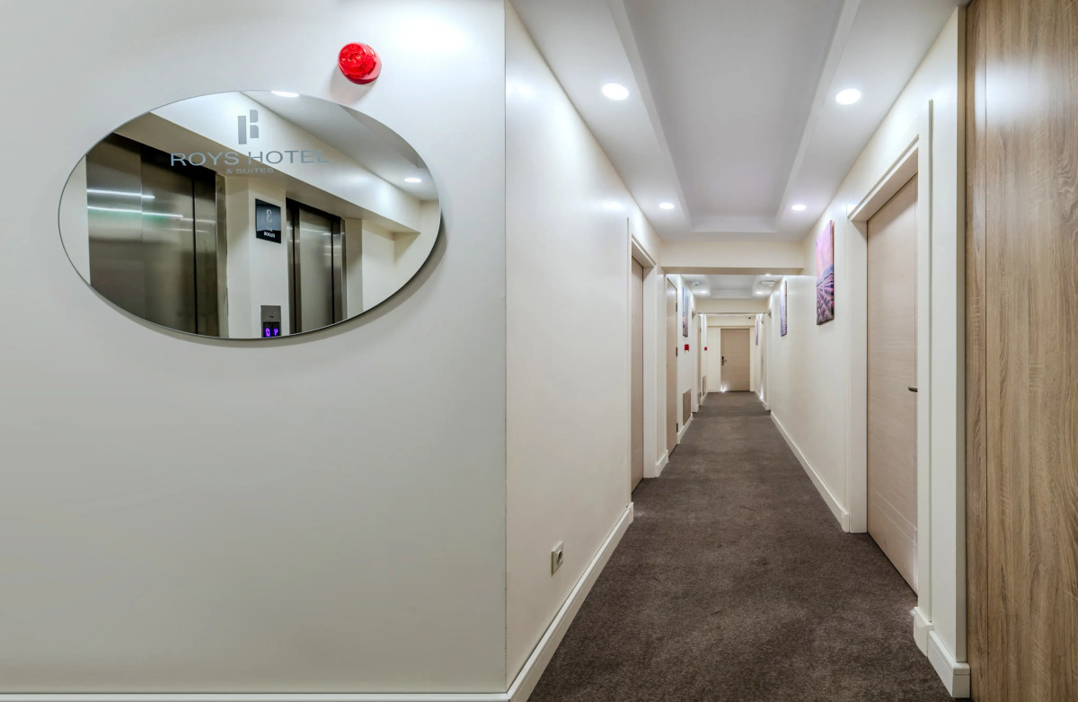 Отель Roys Hotel & Suites