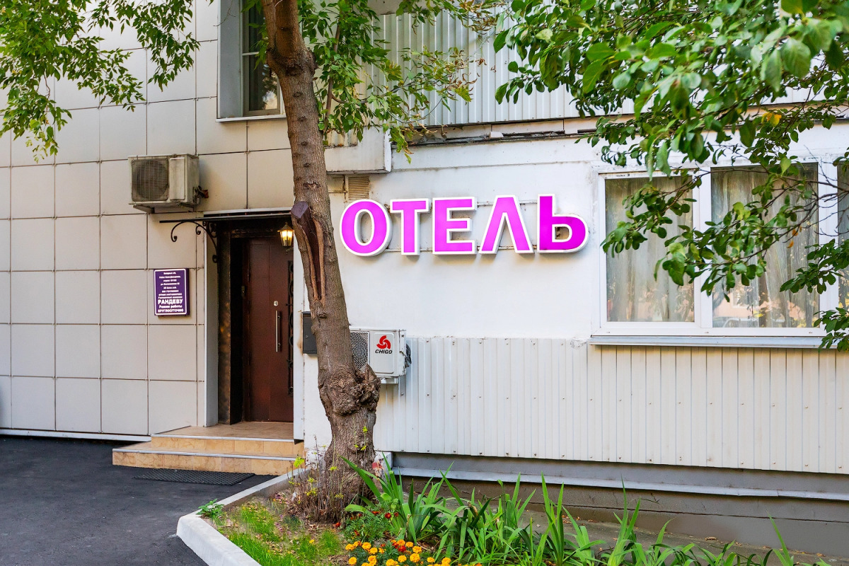 Отель на Пионерской